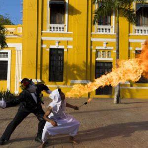 The colombian dragon (Dani Pérez) and Chaplin from Barranquilla Carnival (Carlos Amaya)